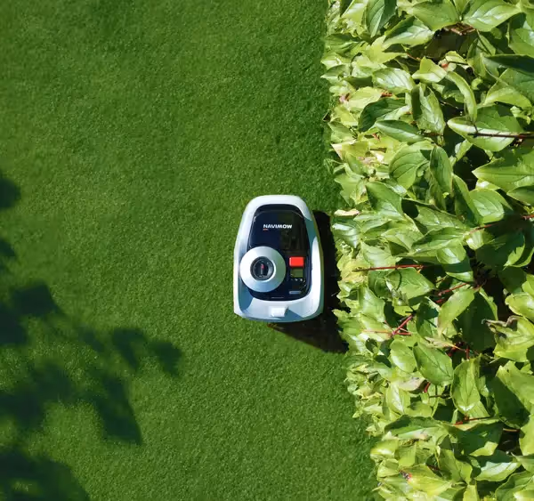 Navimow i-Series i108E view 3